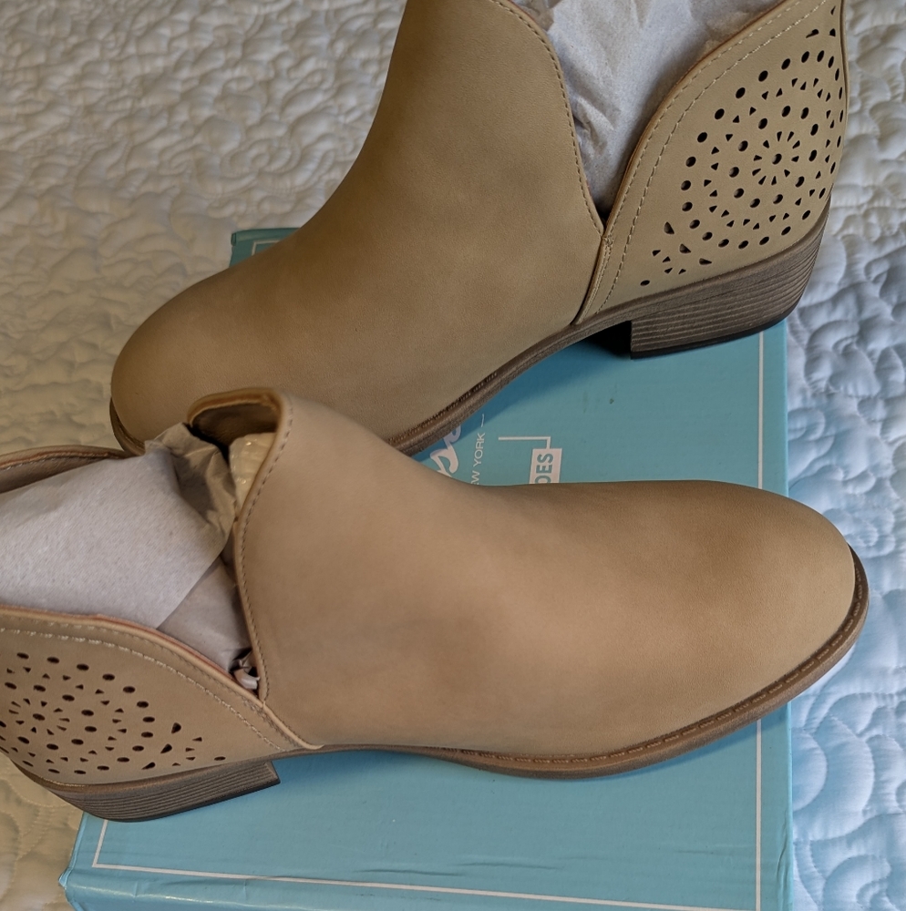 Vepose Tan Ankle Booties with Cut-Out Design